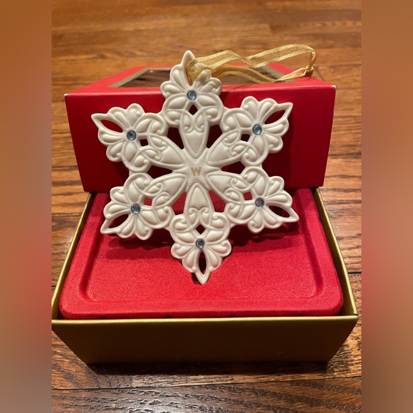Vintage Wedgewood Porcelain and Blue Crystal Snowflake Ornament. - Picture 2 of 3